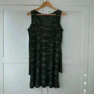 Sanctuary Camouflage long sleeve dress peekaboo shoulders size Small